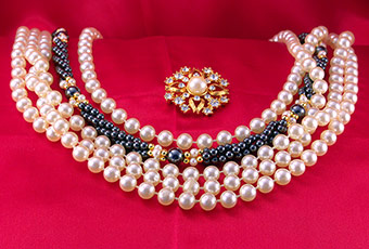 Pearl Necklaces for Valentine's Day Gift